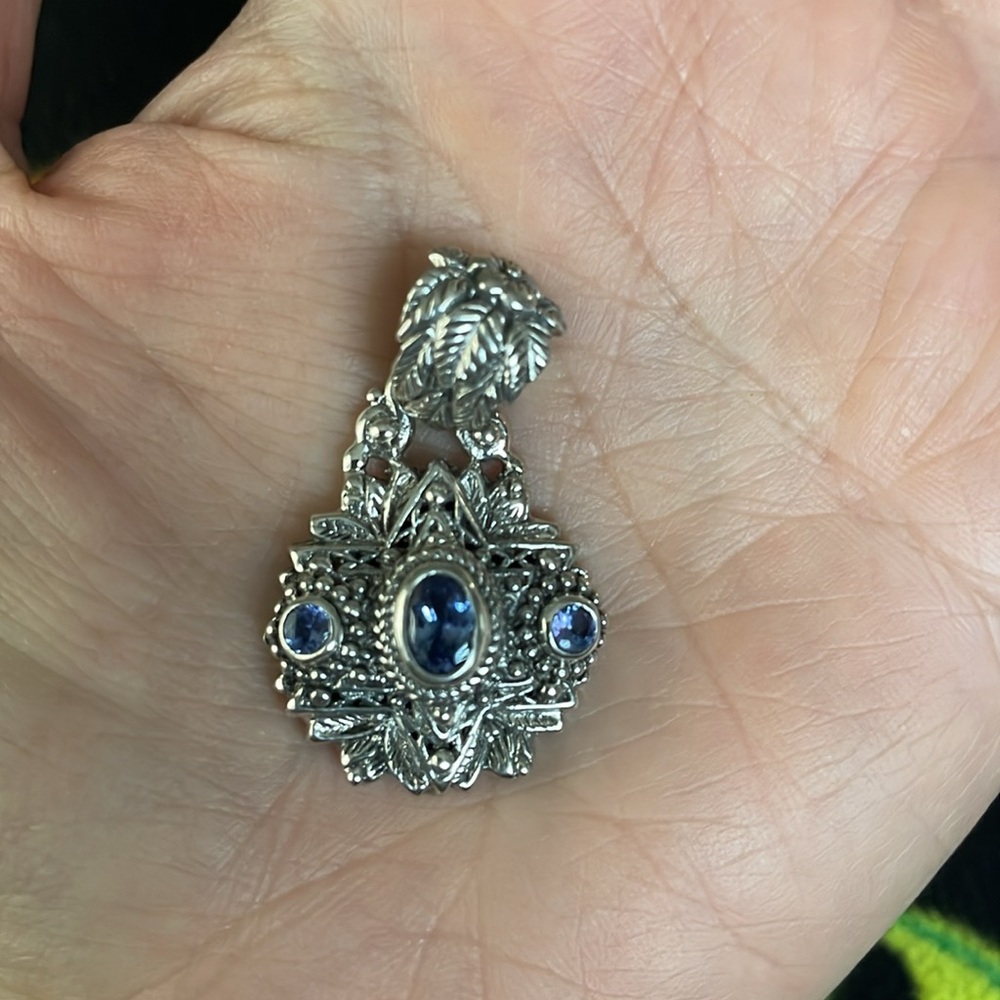 NWT Artisan collection of Bali .72 round tanzanite + sterling silver pendant